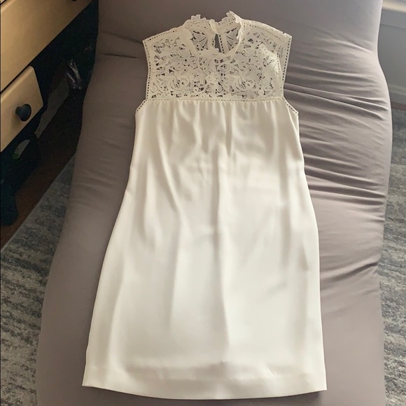 A cute lacey white dress - Picture 4 of 7